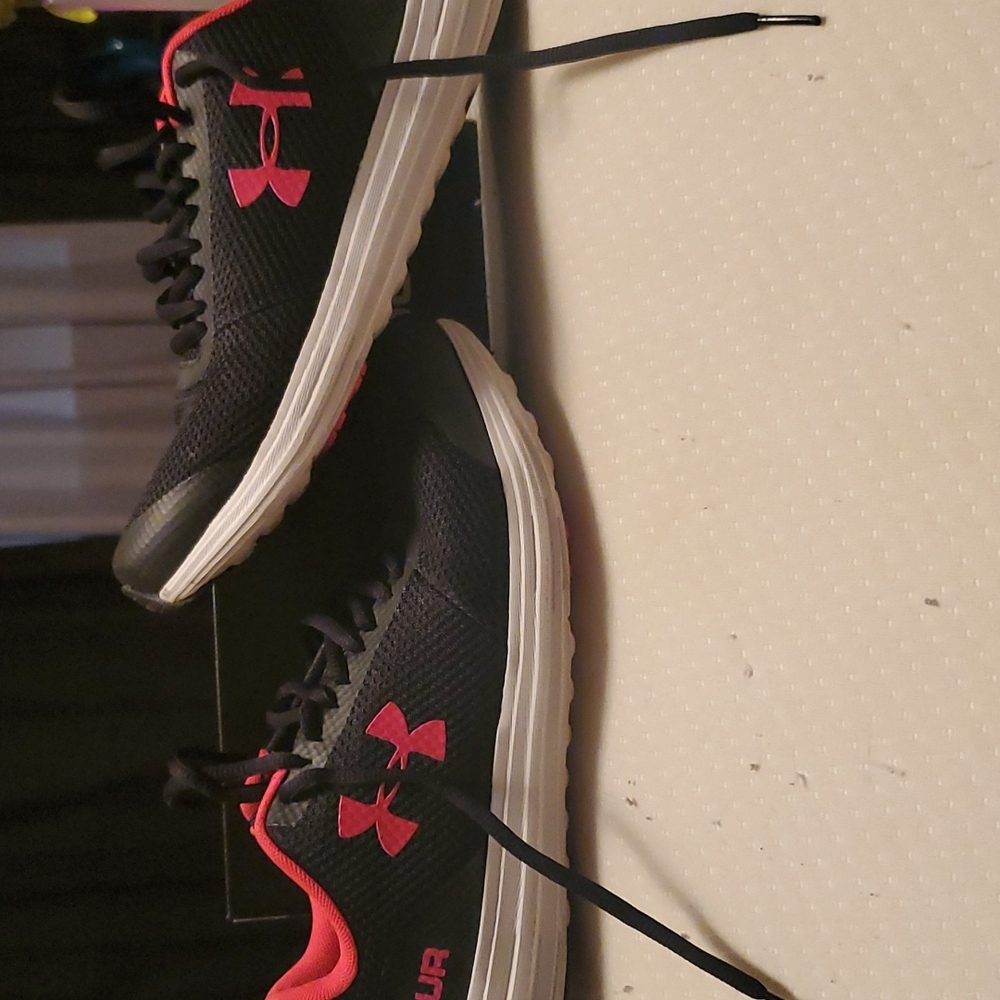 Under Armor Black/Noir Sneakers 6Y